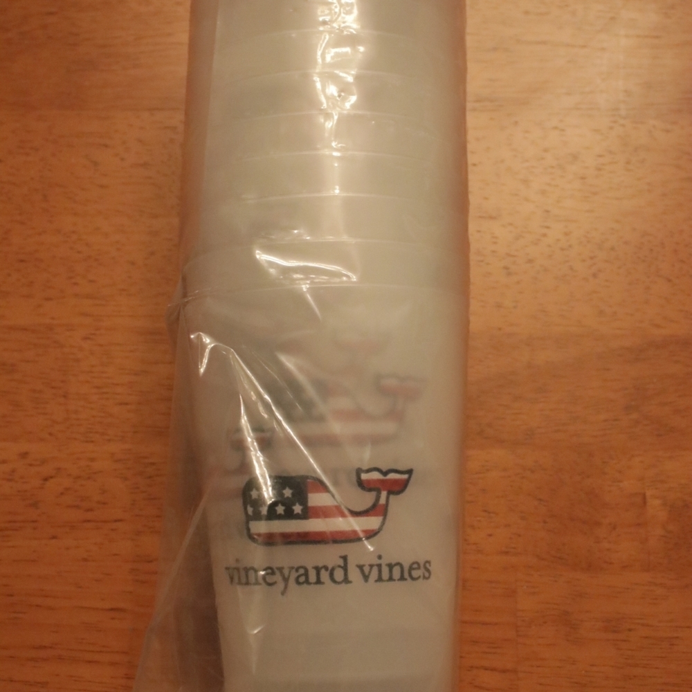 Vineyard Vines Cup Set